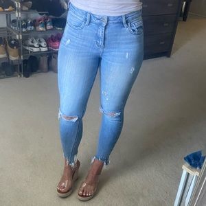 Hidden Jeans mid rise destroyed jegging with raw hem